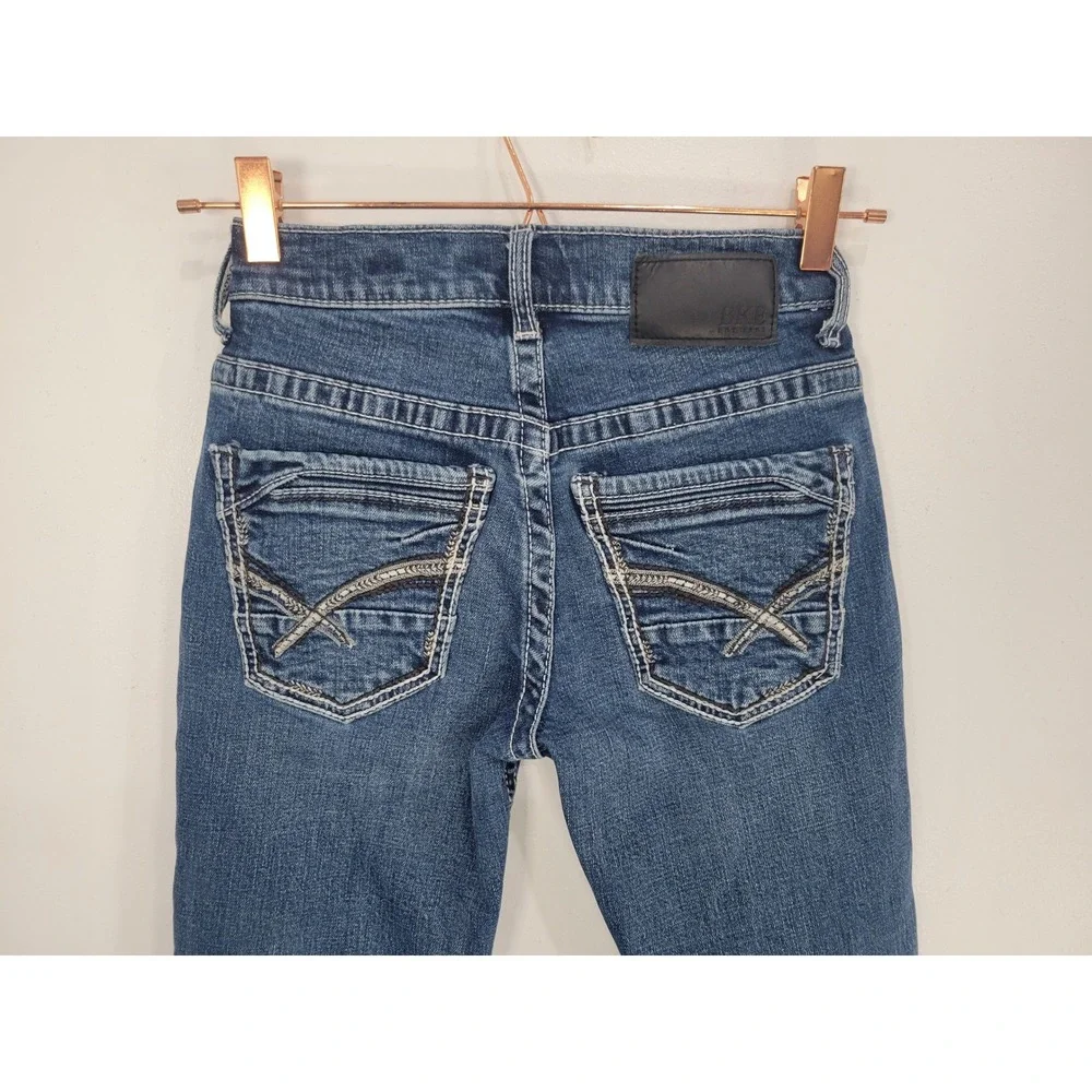 BKE Aiden Straight Leg Jeans Womens 26x30 Medium Wash‎ Embroidered Pockets Denim